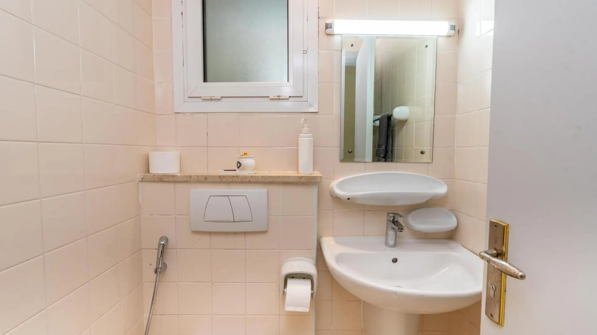 White Sage High Floor 1Br Metro Access Jlt Apartment Dubai